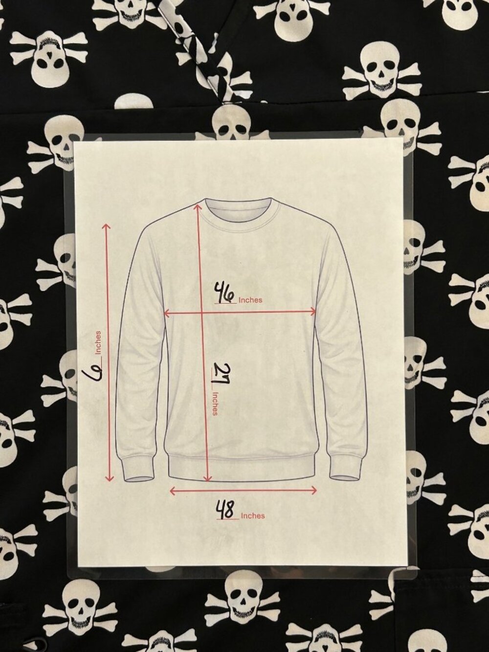 Skull & Crossbones Halloween Spooky Scrub Top XL Black & White Pockets V-Neck - Picture 9 of 9